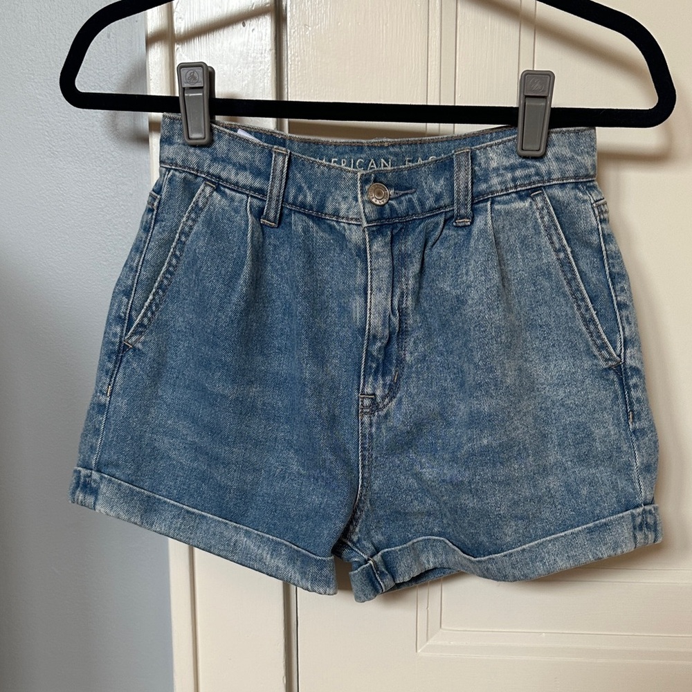 American Eagle Outfitters Women's Pleated Blue Jean Shorts